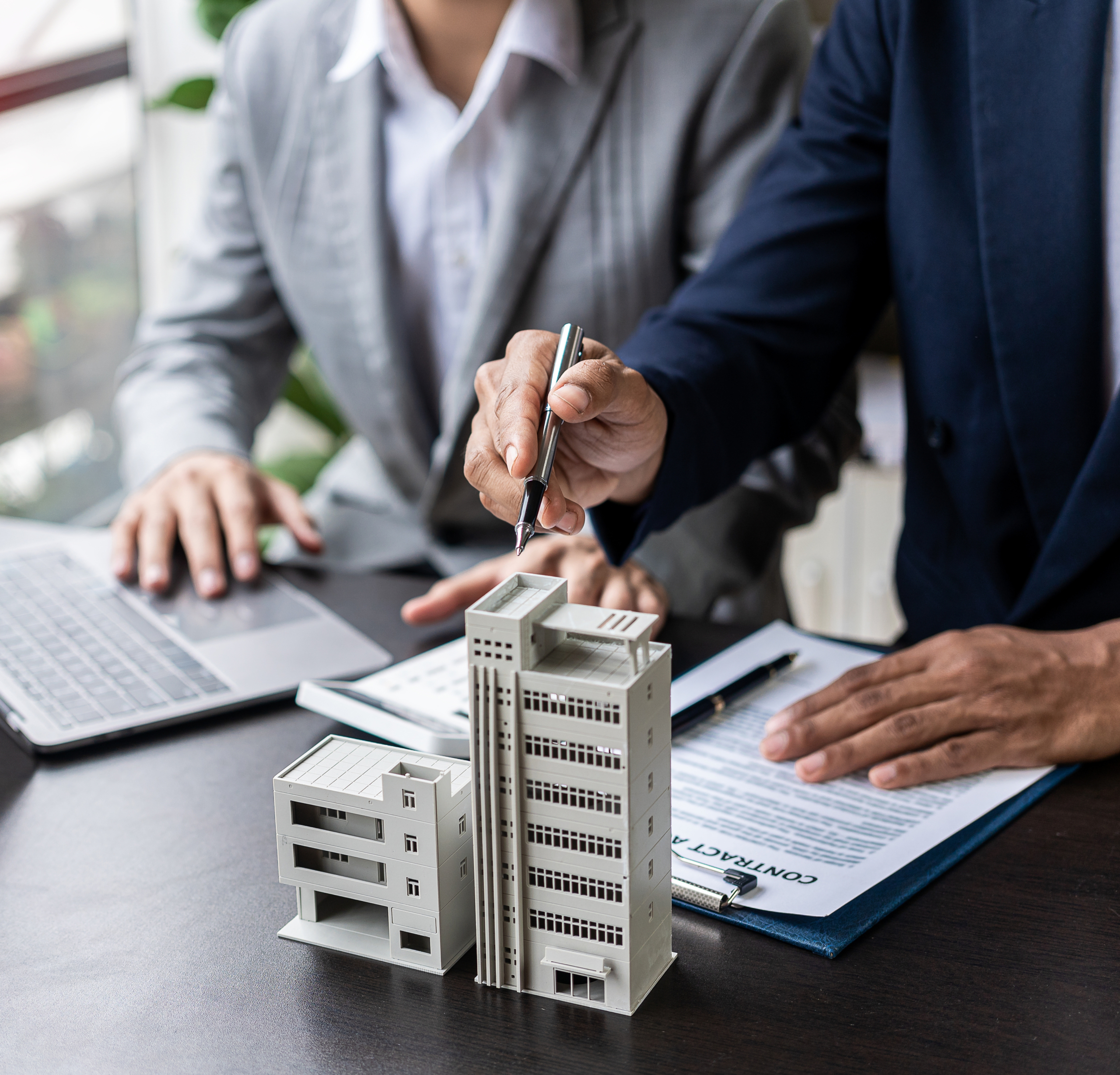 Projektbesprechung Projektbesprechung mit Baumodell